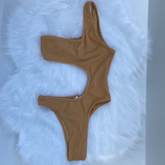 New GUESS Cutout Women’s Swimsuit SZ XS/S - Picture 7 of 10